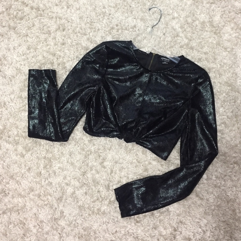 Black long sleeve knotted crop top